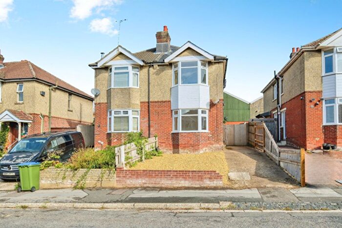 3 Bedroom Semi-Detached House For Sale In Mill Road, Southampton, SO15