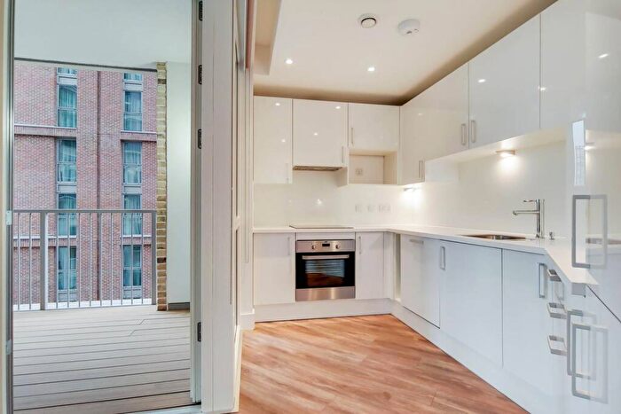 2 Bedroom Flat To Rent In Silvertown Way, Canning Town, London, E16