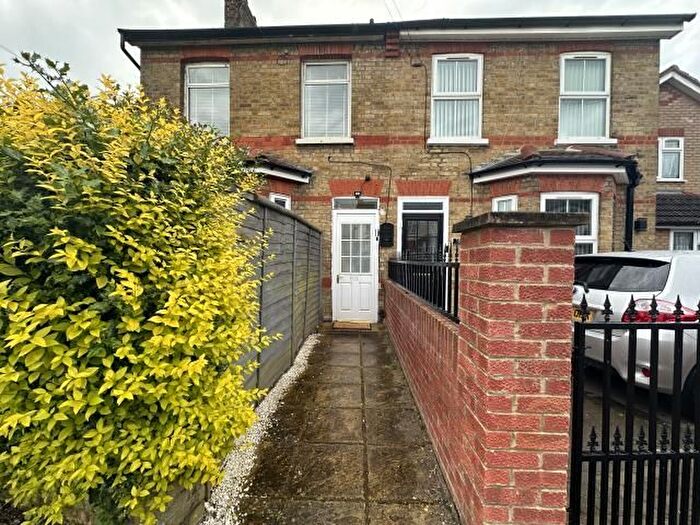 2 Bedroom Flat To Rent In The Crescent, Slough, SL1