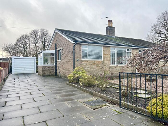 2 Bedroom Semi-Detached Bungalow For Sale In Highgate Close, Queensbury, Bradford, BD13