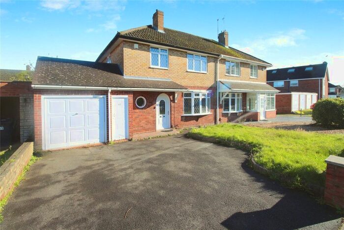 3 Bedroom Semi-Detached House To Rent In Lingfield Avenue, Wolverhampton, West Midlands, WV10