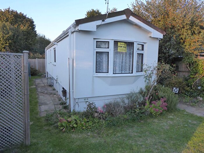 2 Bedroom Mobile/park Home For Sale In Dagley Farm Park, Dagley Lane, Shalford, Guildford, GU4