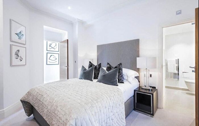 3 Bedroom Flat To Rent In Rainville Road, Hammersmith, London, W6