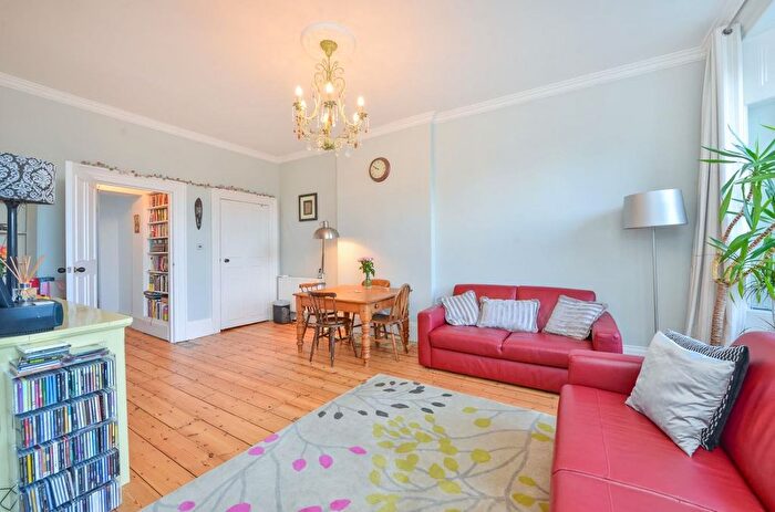 1 Bedroom Flat To Rent In Marine Parade, Brighton, East Sussex, BN2