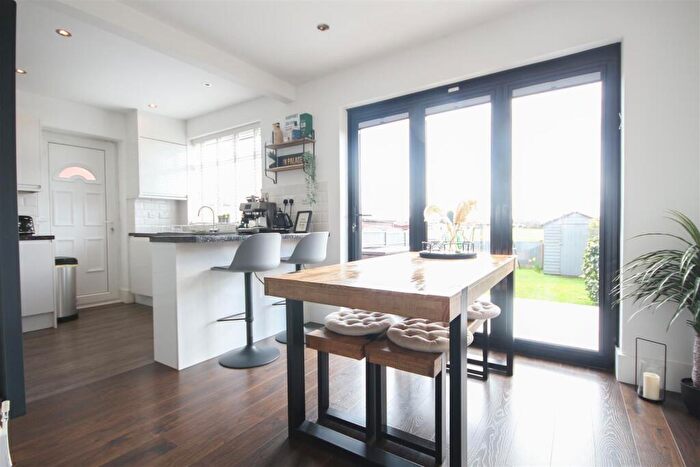 3 Bedroom Semi-Detached House To Rent In Sunningdale Drive, Salford, M6