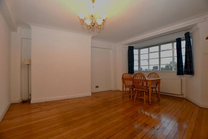 2 Bedroom Flat To Rent In Streatham High Road, London, SW16