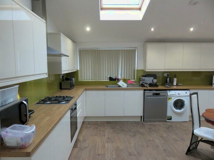 6 Bedroom Semi-Detached House To Rent In Ingham Grove, Nottingham, Nottinghamshire, NG7