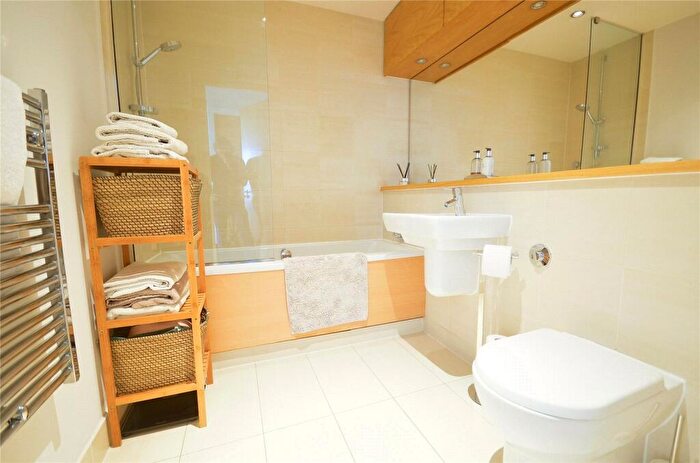 2 Bedroom Apartment To Rent In St Georges Island, Kelso Place, Manchester City Centre, Greater Manchester, M15