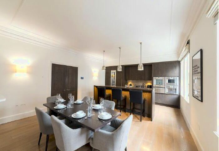 3 Bedroom Flat To Rent In Duke Street, London W1K