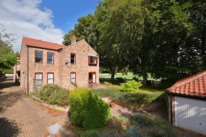 3 Bedroom Flat For Sale In Studley Road, Ripon, HG4