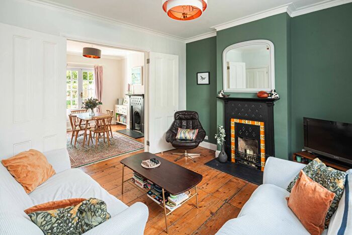 3 Bedroom Terraced House For Sale In Kenbury Street, London, SE5
