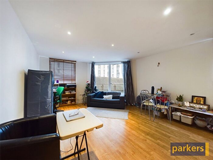 1 Bedroom Flat For Sale In Merchants Place, Reading, Berkshire, RG1