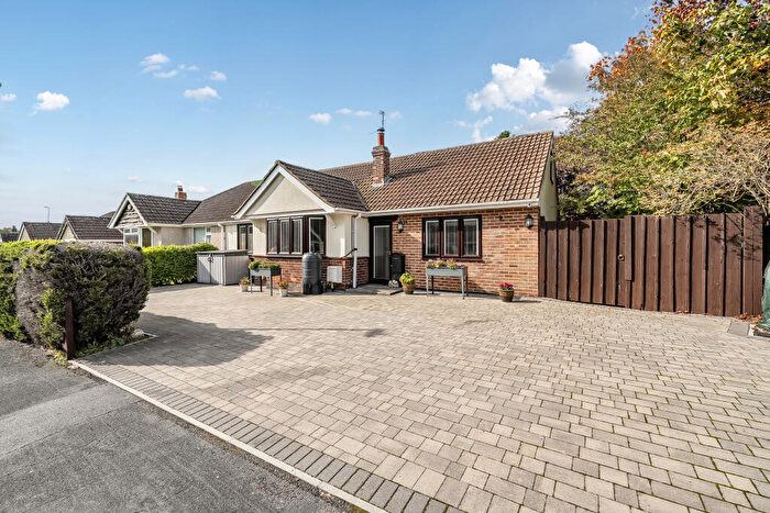3 Bedroom Semi-Detached House For Sale In Glenwood Close, Old Town, Swindon, SN1