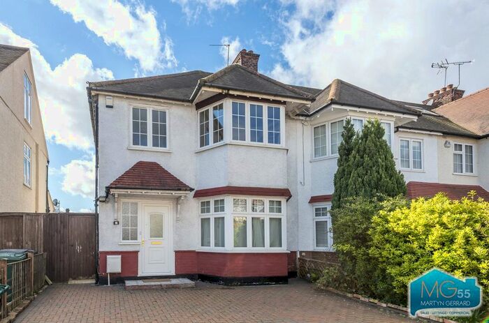 3 Bedroom End Of Terrace House To Rent In Cadogan Gardens, Finchley N3