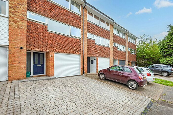 3 Bedroom Town House For Sale In Chapel Court, Billericay, CM12