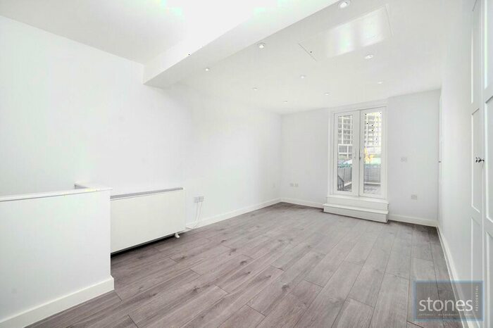 1 Bedroom Apartment To Rent In Chalk Farm Road, Chalk Farm, London, NW1