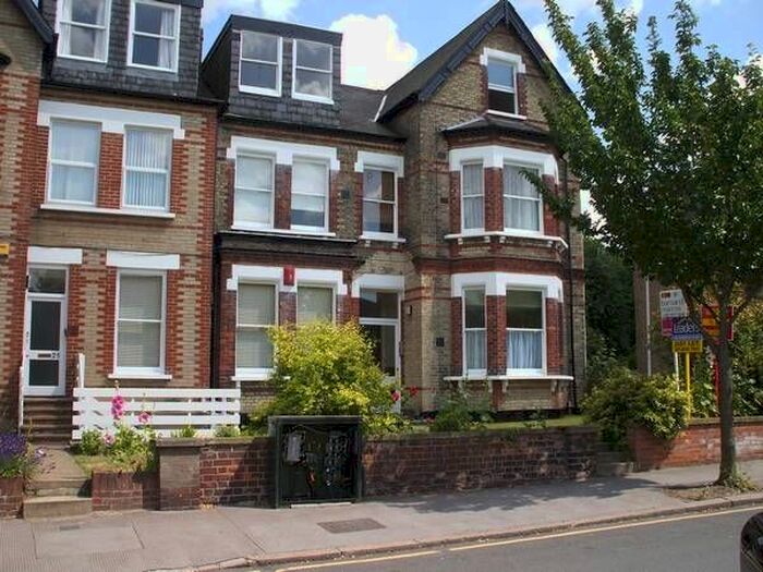 3 Bedroom Flat To Rent In Birdhurst Rise, South Croydon, CR2
