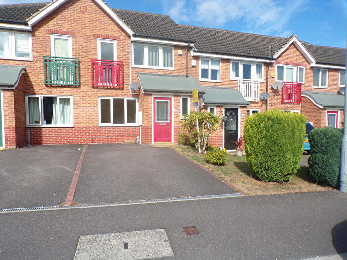 3 Bedroom Town House To Rent In Wain Avenue, Chesterfield, S41