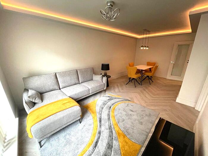 2 Bedroom Apartment To Rent In Oakleigh Road North, London, N20