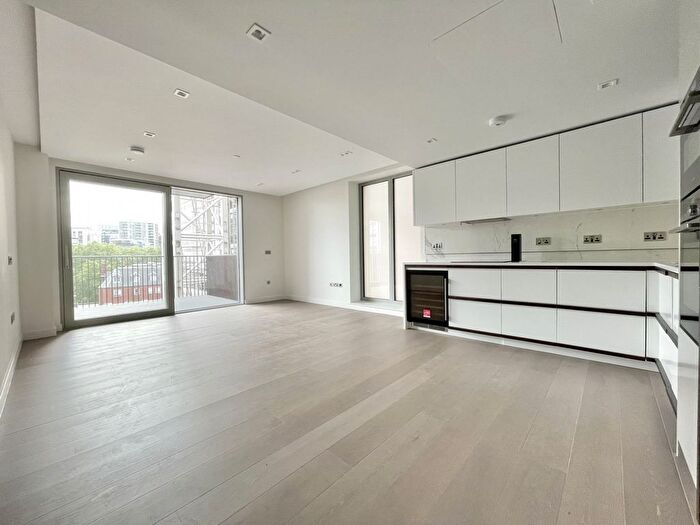 3 Bedroom Flat To Rent In Garrett Mansions, London, W2