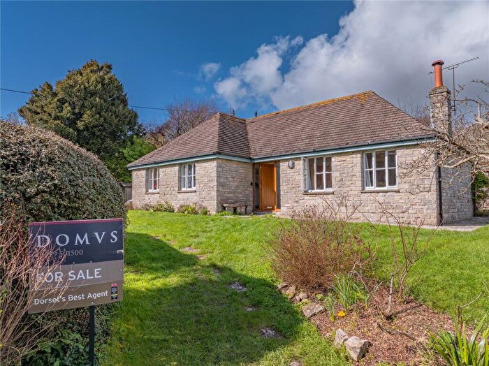 3 Bedroom Bungalow For Sale In Dorset, BH19