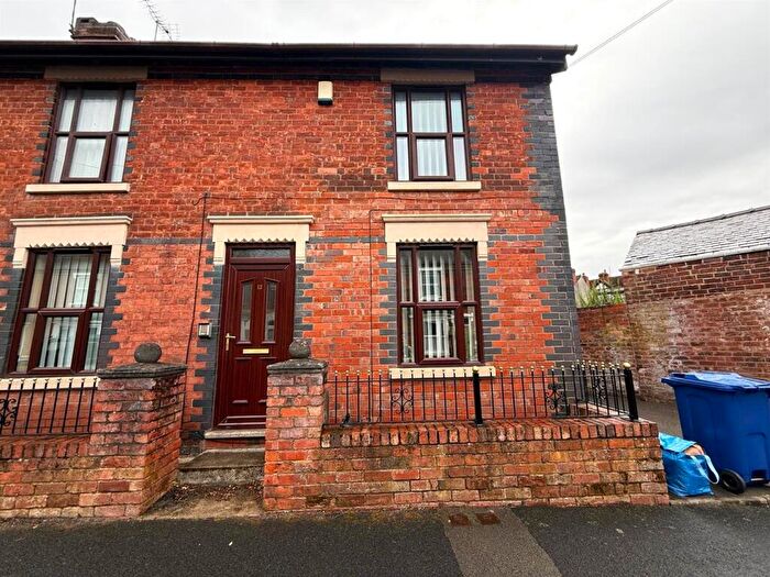 2 Bedroom Maisonette To Rent In Clifton Street, Stourbridge, West Midlands, DY8