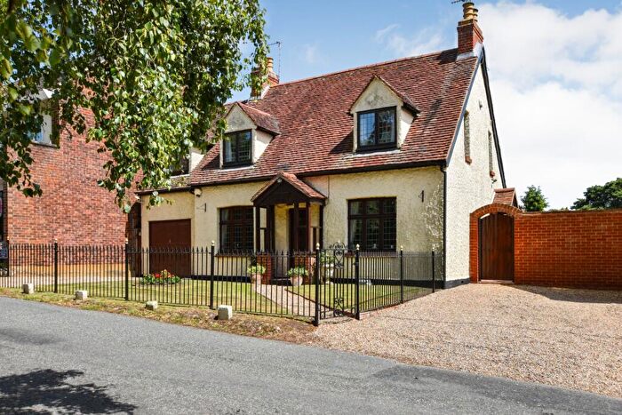 3 Bedroom Detached House For Sale In Colchester Road, Great Totham, CM9