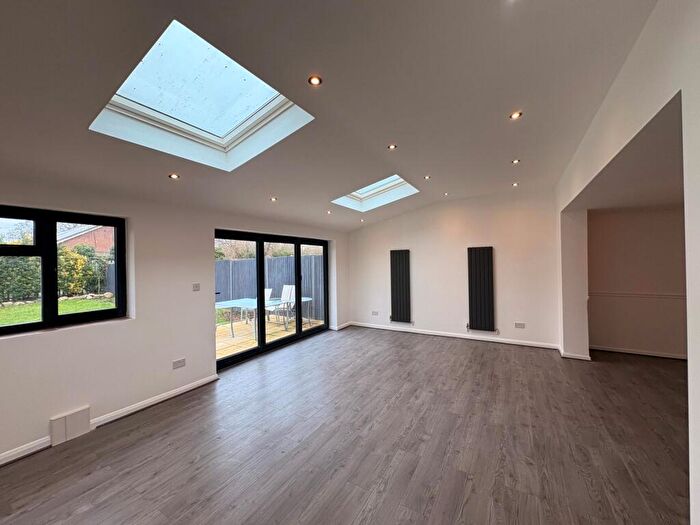 3 Bedroom End Of Terrace House To Rent In Manor Farm Road, Enfield, EN1