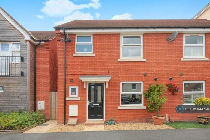 3 Bedroom Semi-Detached House To Rent In Paradise Orchard, Aylesbury, HP18