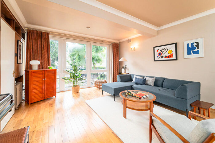 4 Bedroom End Of Terrace House For Sale In Hermitage Lane, Hampstead, NW2