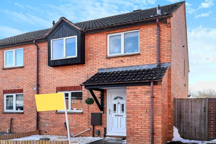 3 Bedroom End Of Terrace House To Rent In Rochford Gardens, Bicester, OX26