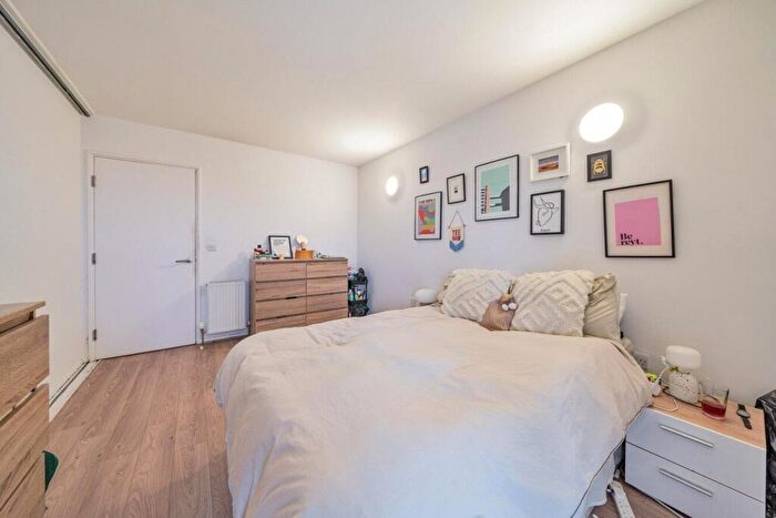1 Bedroom Flat For Sale In Consort Road, Peckham, SE15