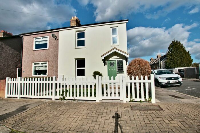 3 Bedroom Semi-Detached House To Rent In Wellington Road, Bromley, BR2