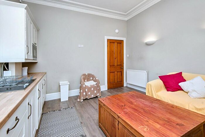 1 Bedroom Flat For Sale In Argyle Street, St Andrews, KY16