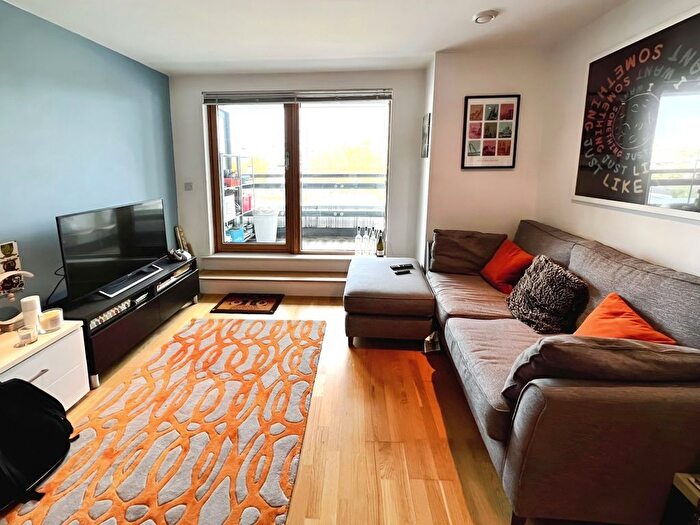 2 Bedroom Flat To Rent In Marsh Lane, Leeds, West Yorkshire, LS9