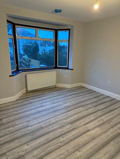 5 Bedroom Semi-Detached House To Rent In Thornsbeach Road, London, SE6