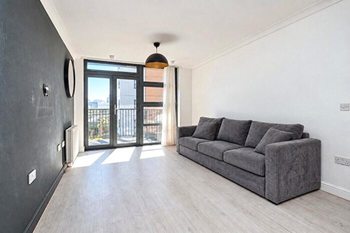 2 Bedroom Flat For Sale In Maltings Close, London, E3