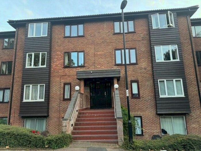2 Bedroom Flat To Rent In Steep Hill, Croydon, CR0