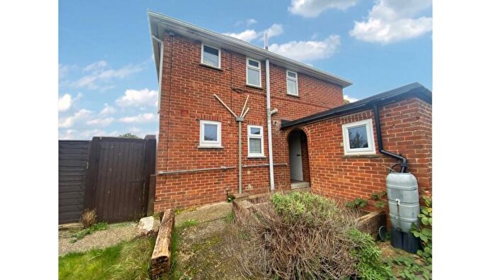 2 Bedroom Flat For Sale In - Walnut Tree Ground, Fyfield, Andover, Hampshire, SP11