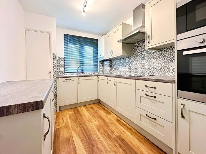 1 Bedroom Flat To Rent In Grafton Close, Whitton, Hounslow, TW4