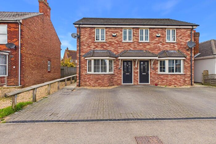 3 Bedroom Semi-Detached House For Sale In Pennygate, Spalding, Lincolnshire, PE11