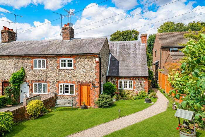 3 Bedroom End Of Terrace House For Sale In Woodside Road, Lower Woodside, LU1