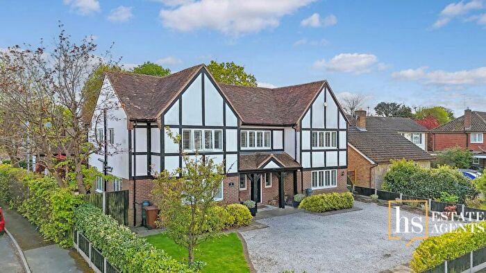 4 Bedroom Detached House For Sale In Park Avenue, Brentwood, CM13