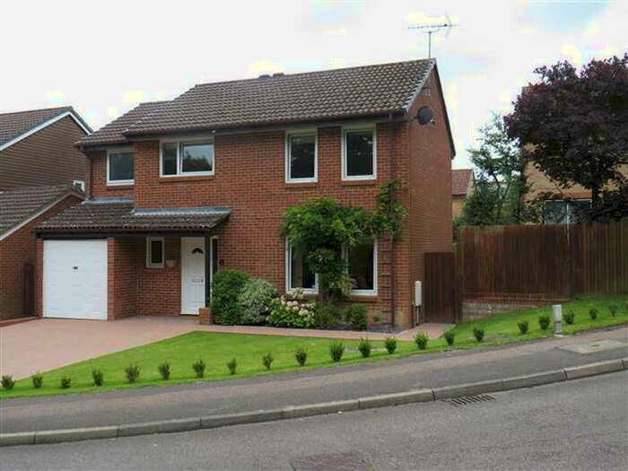 4 Bedroom House To Rent In Chepstow Close, Crawley, RH10