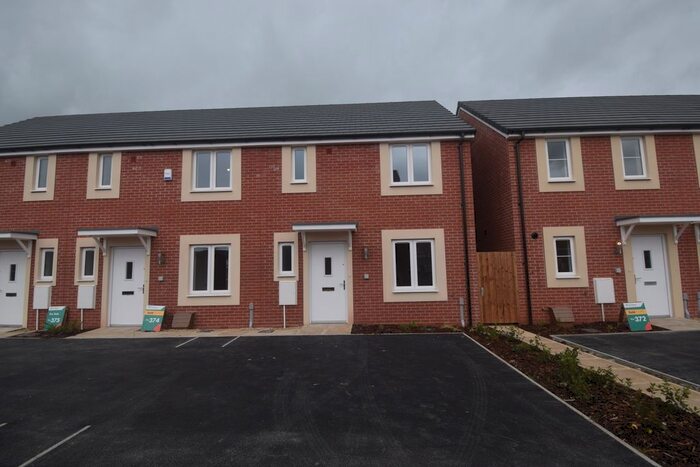 3 Bedroom End Of Terrace House To Rent In Hatfield Drive, Bridgwater, TA6