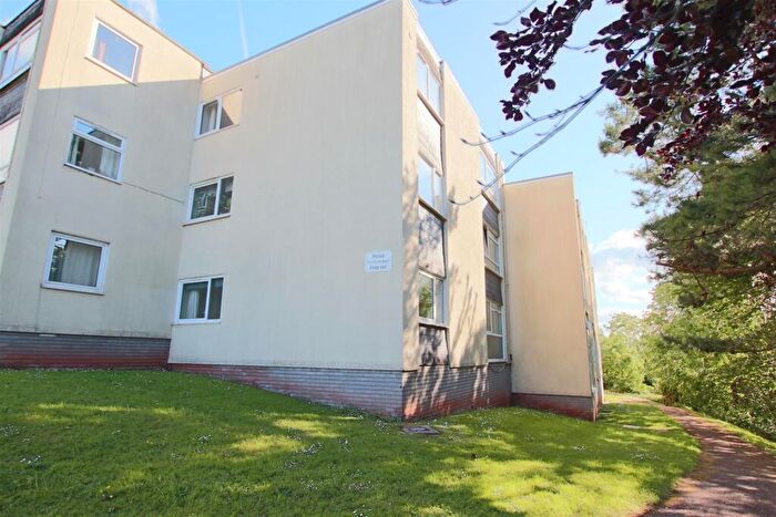 2 Bedroom Flat For Sale In Coates Road, Exeter, EX2