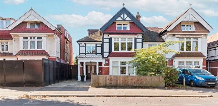 2 Bedroom Flat To Rent In Park Avenue, London, NW2