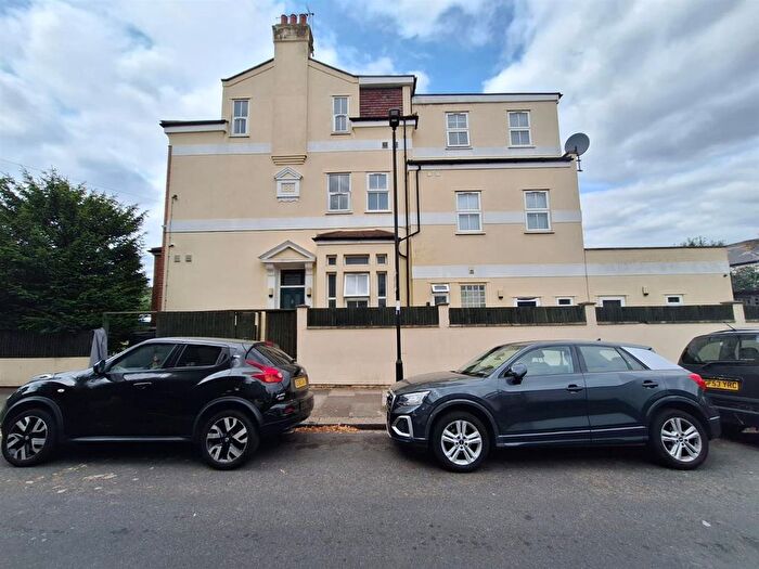 Studio To Rent In Church Street, London, N9