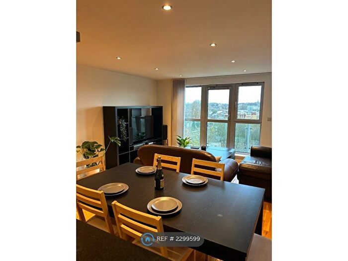 2 Bedroom Flat To Rent In Southgate Road, London, N1