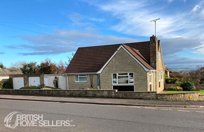 3 Bedroom Bungalow For Sale In Helliers Road, Chard, Somerset, TA20